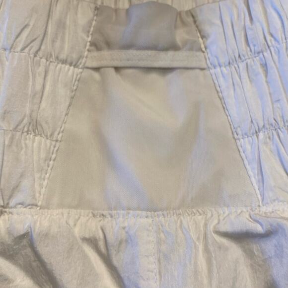 Free People Movement White Athleisure Shorts in a Womens Large - Picture 5 of 6